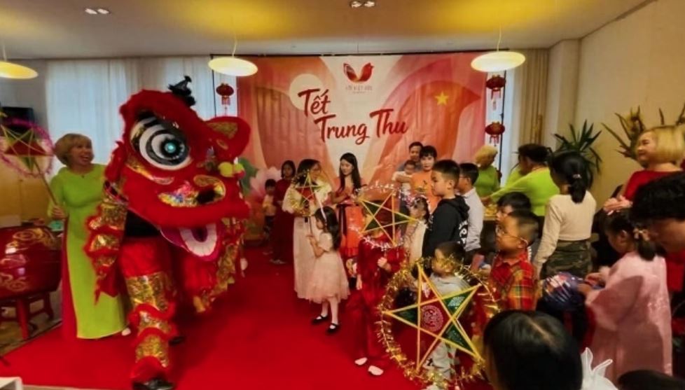 Tết Trung thu trên đất Đức, giữ tiếng Việt cho thế hệ trẻ